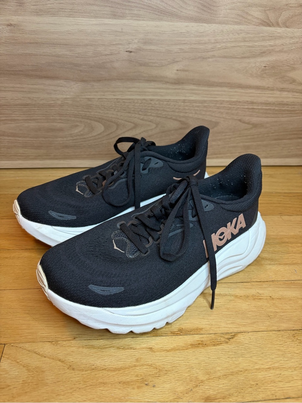 Hoka Arahi 8 Women's Sneakers - Size 5.5 Wide